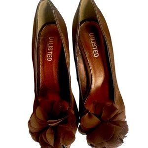 Unlisted Kenneth Cole Brown Satin Peep Toe Heels Cloth Flower Detail On Toe Sz 8